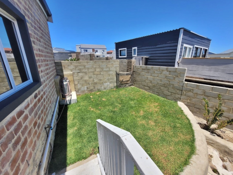 5 Bedroom Property for Sale in Struisbaai Western Cape